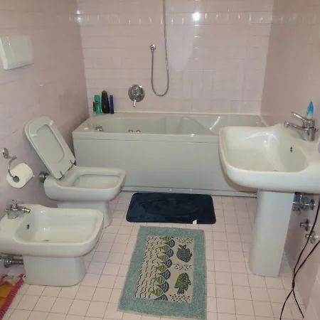 Beautiful With 3 Double Bedrooms - Bergamo. بيرغامو