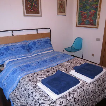 Beautiful With 3 Double Bedrooms - Bergamo. شقة *